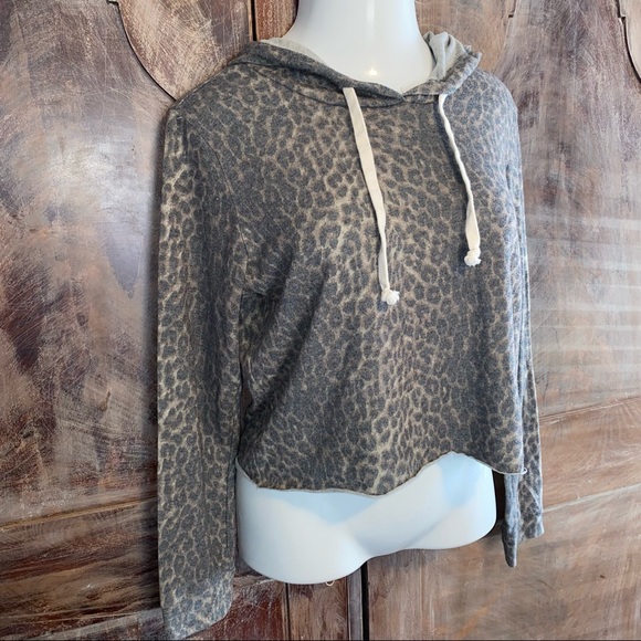 Super soft cropped leopard hoodie - Picture 2 of 4